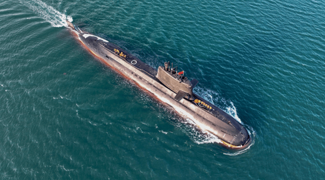 中国潜艇后面，跟了一个“尾巴”，冷战时期的招数，怎么又出现了